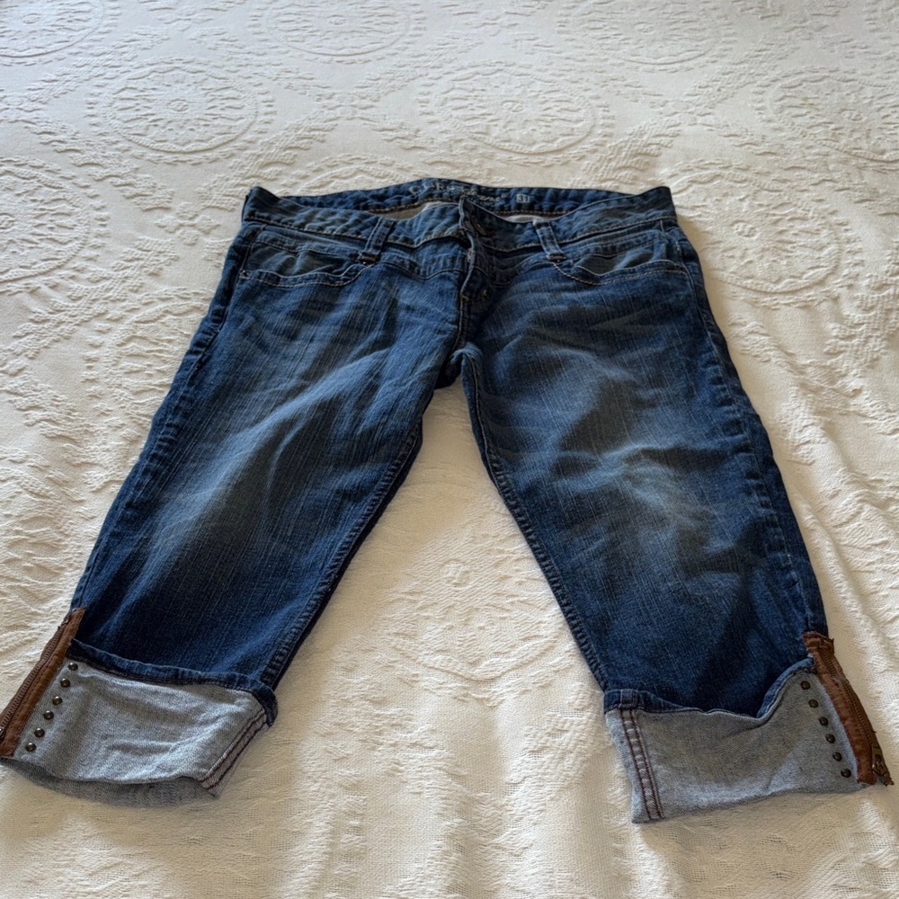 Guess Women’s Gently Loved Dark Blue Denim Capris 31 Stud Accents